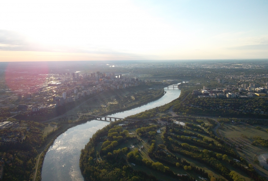 Picture from a flight above a city and river